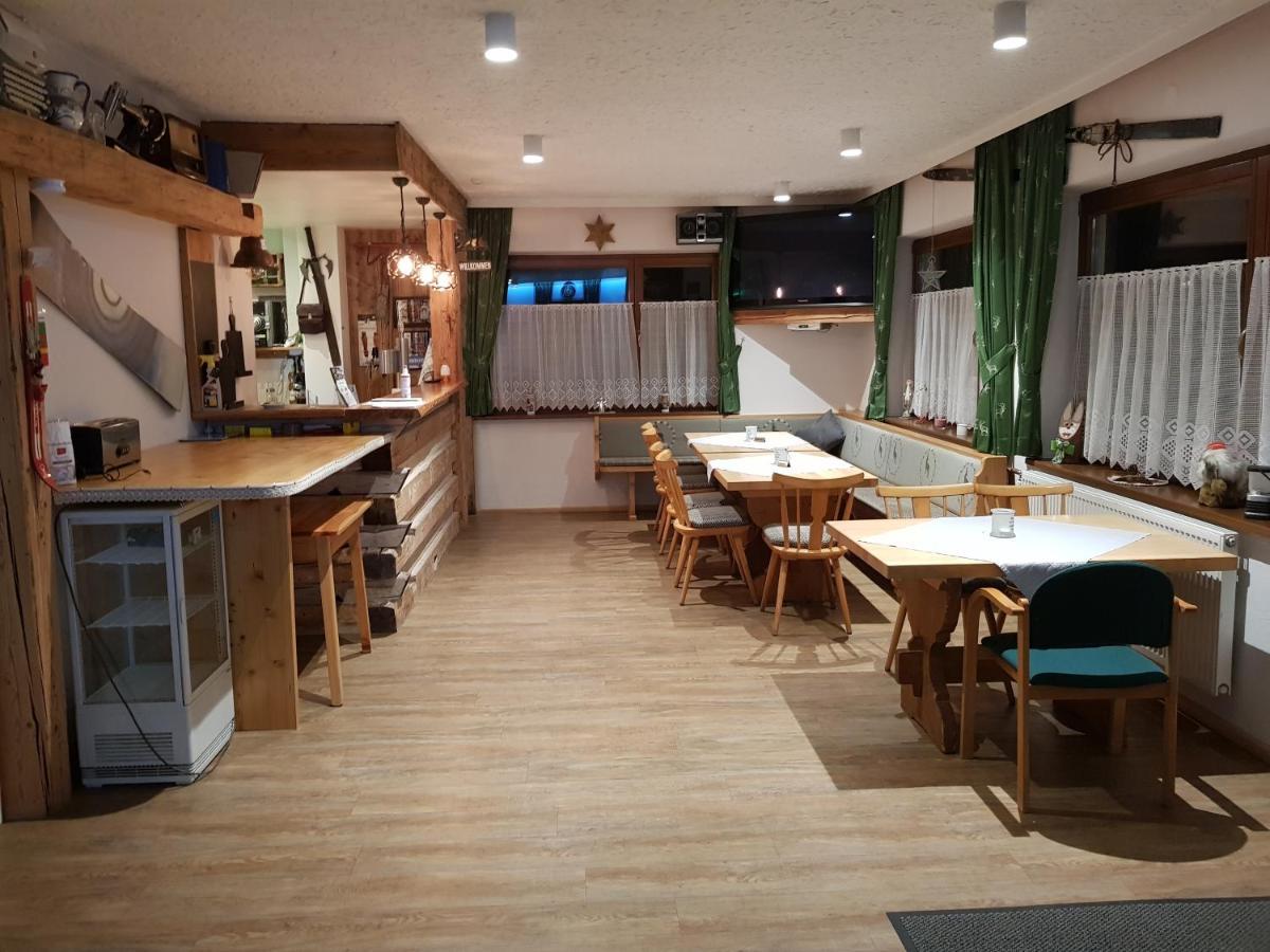 Tattoo Pension Mit Restaurant Und Tattoo-Studio Mortschach Ngoại thất bức ảnh