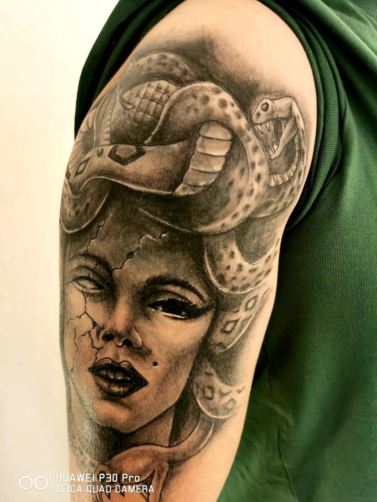 Tattoo Pension Mit Restaurant Und Tattoo-Studio Mortschach Ngoại thất bức ảnh